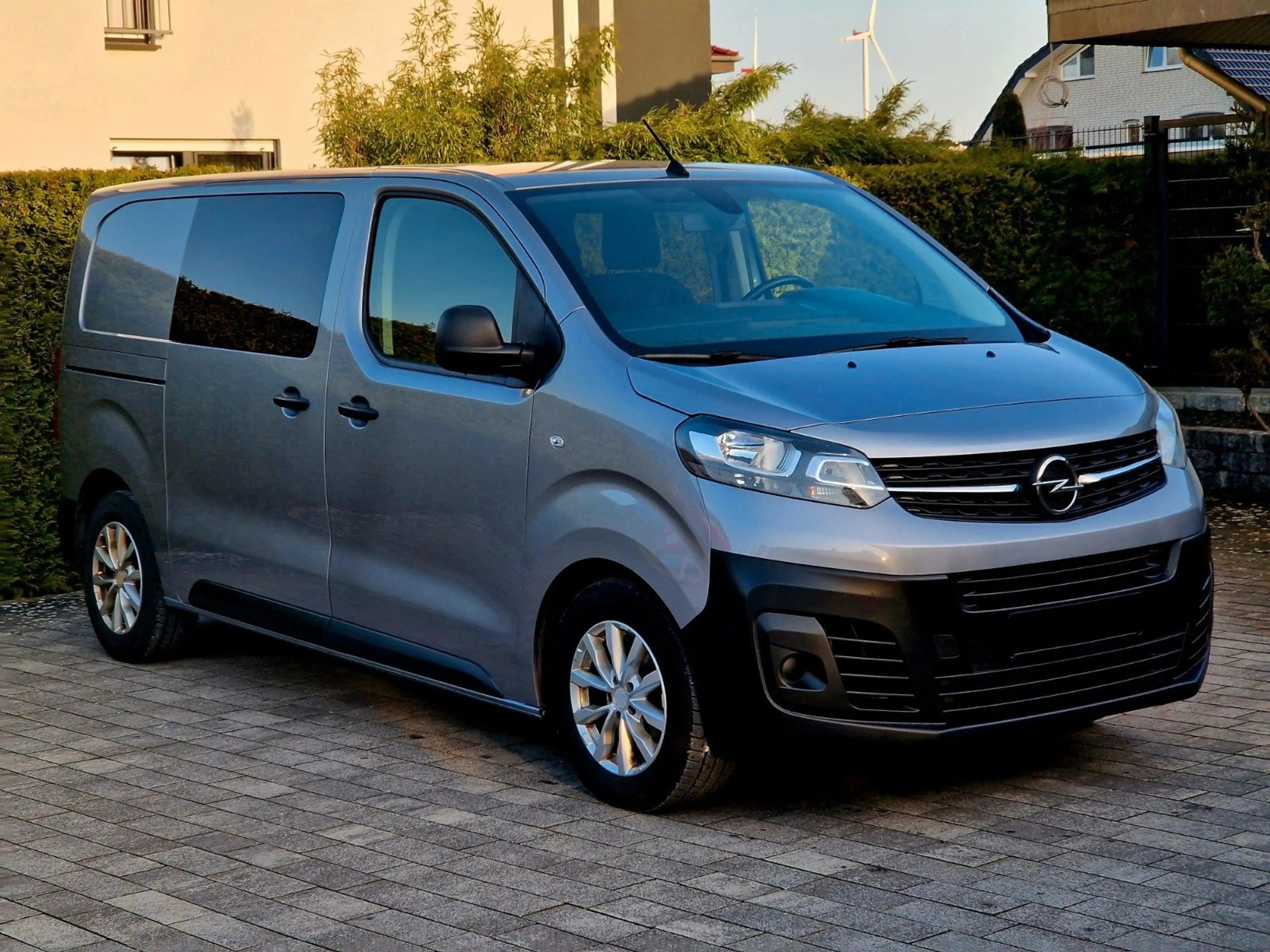 Opel Vivaro Edition M L2 DoKa Automatik *5-Sitze* — photo 4
