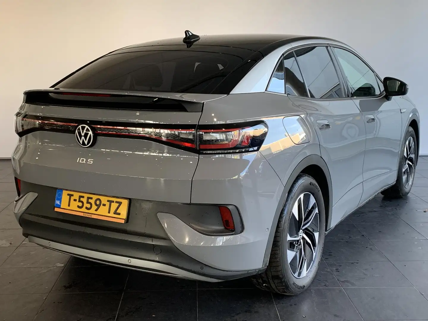 Volkswagen ID.5 Pro 77 kWh | TREKHAAK | NAVIGATIE | ACHTERUITRIJCA Grijs - 2