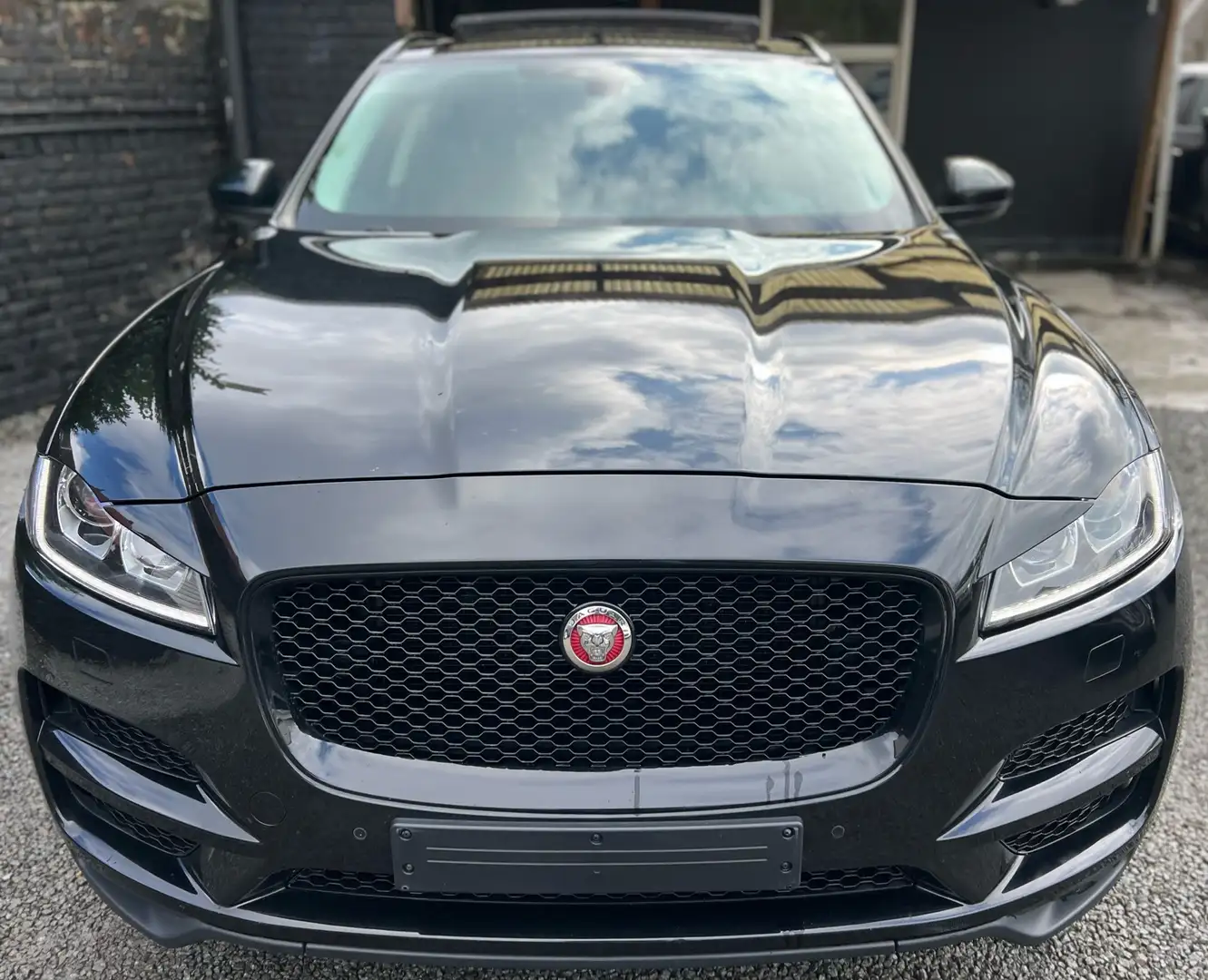 Jaguar F-Pace 2.0 D AWD Portfolio + CAMÉRA + NAVI + TOIT PANO Noir - 2
