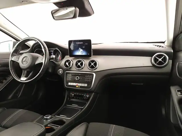 Mercedes-Benz Gla view 10