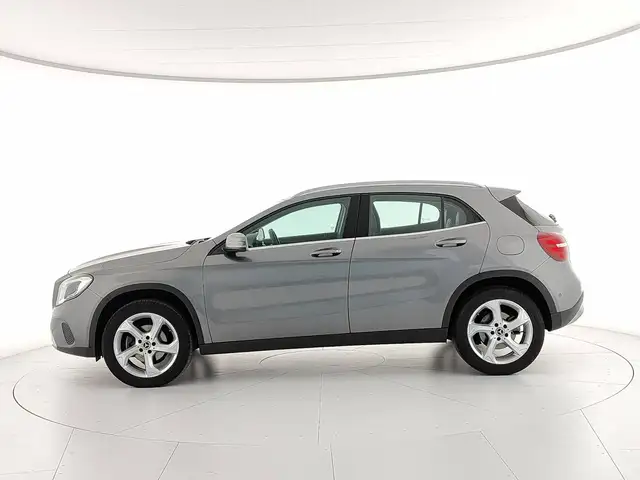 Mercedes-Benz Gla view 2