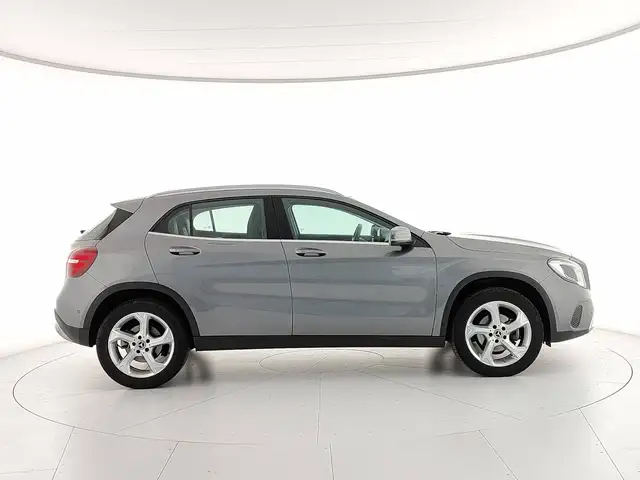Mercedes-Benz Gla view 6