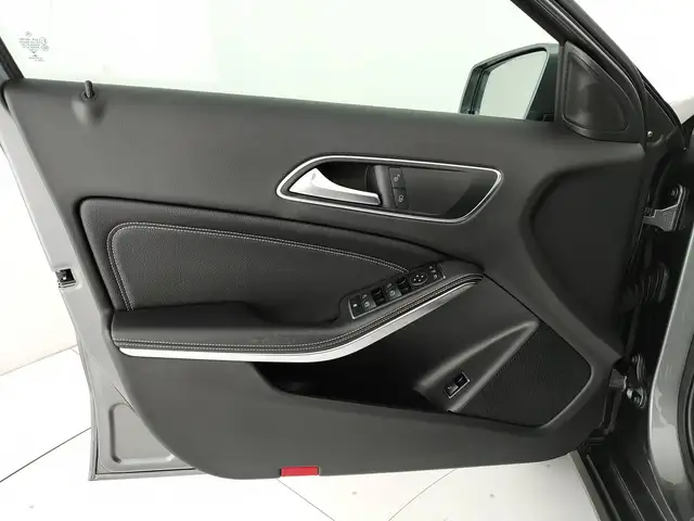 Mercedes-Benz Gla view 13