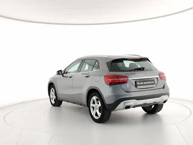 Mercedes-Benz Gla view 3