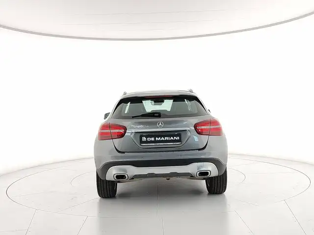 Mercedes-Benz Gla view 4