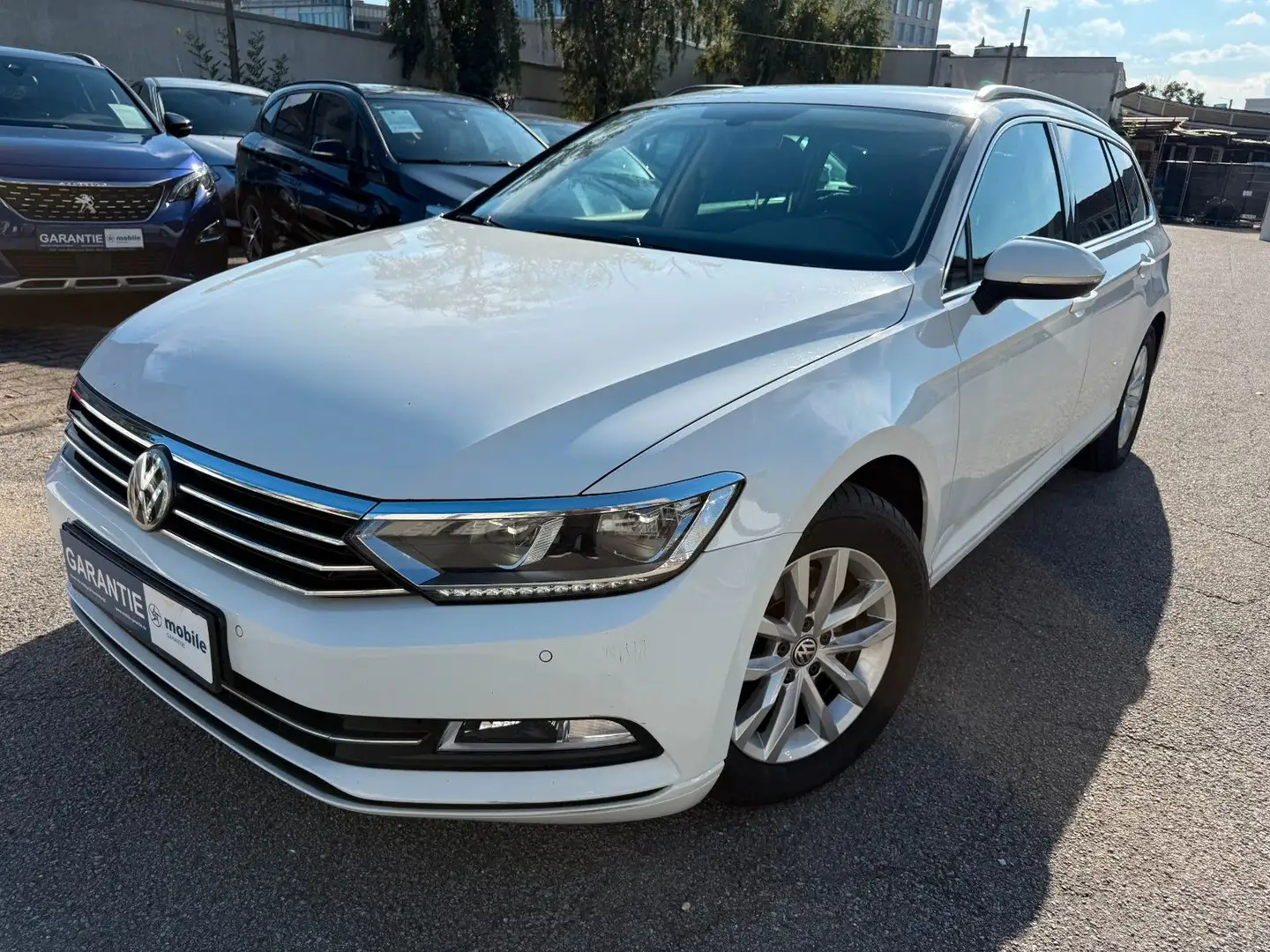 Volkswagen Passat Highline 2.0 DSG Automatik ACC Navi EU6 Weiß - 1