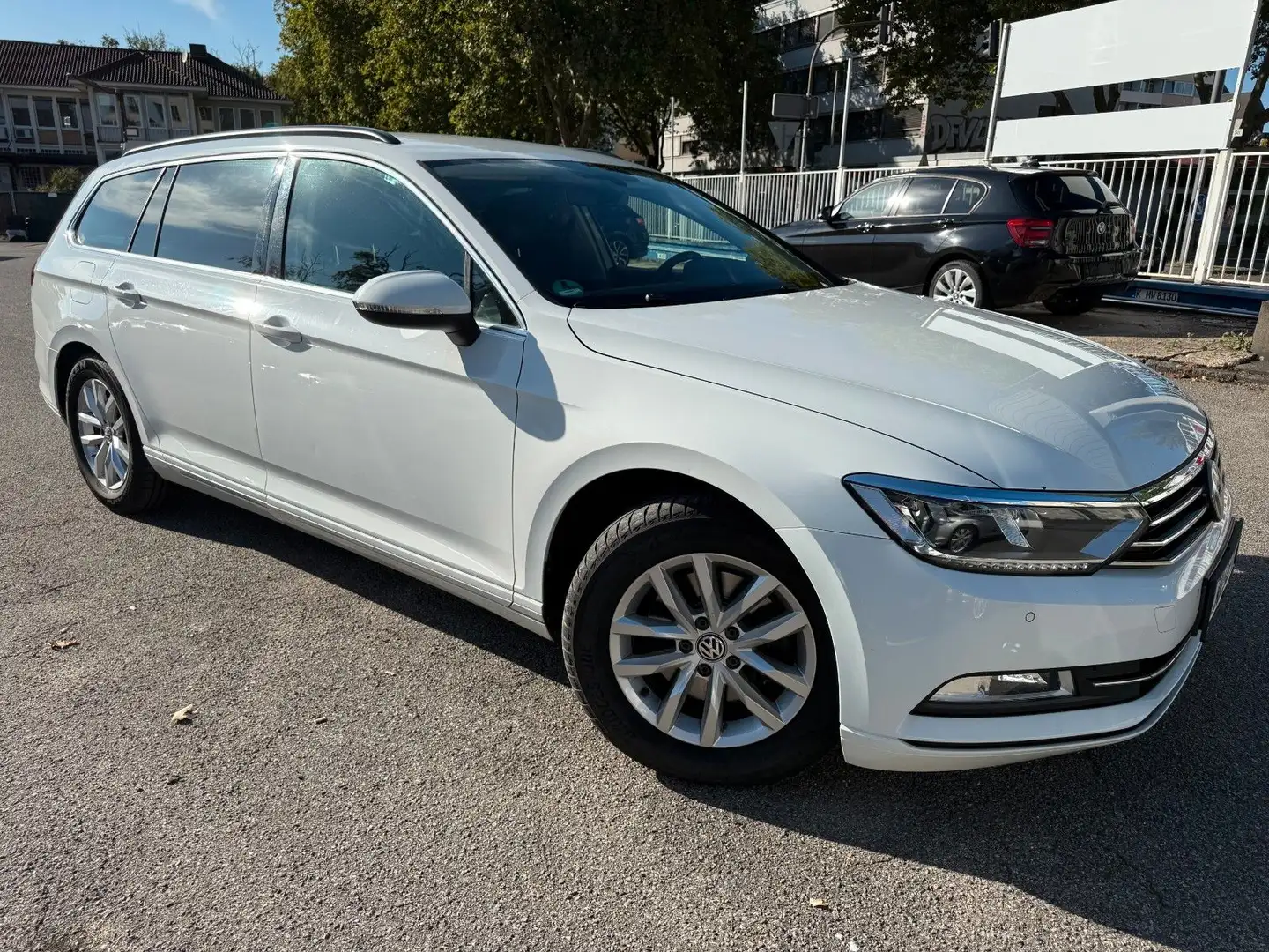 Volkswagen Passat Highline 2.0 DSG Automatik ACC Navi EU6 Weiß - 2