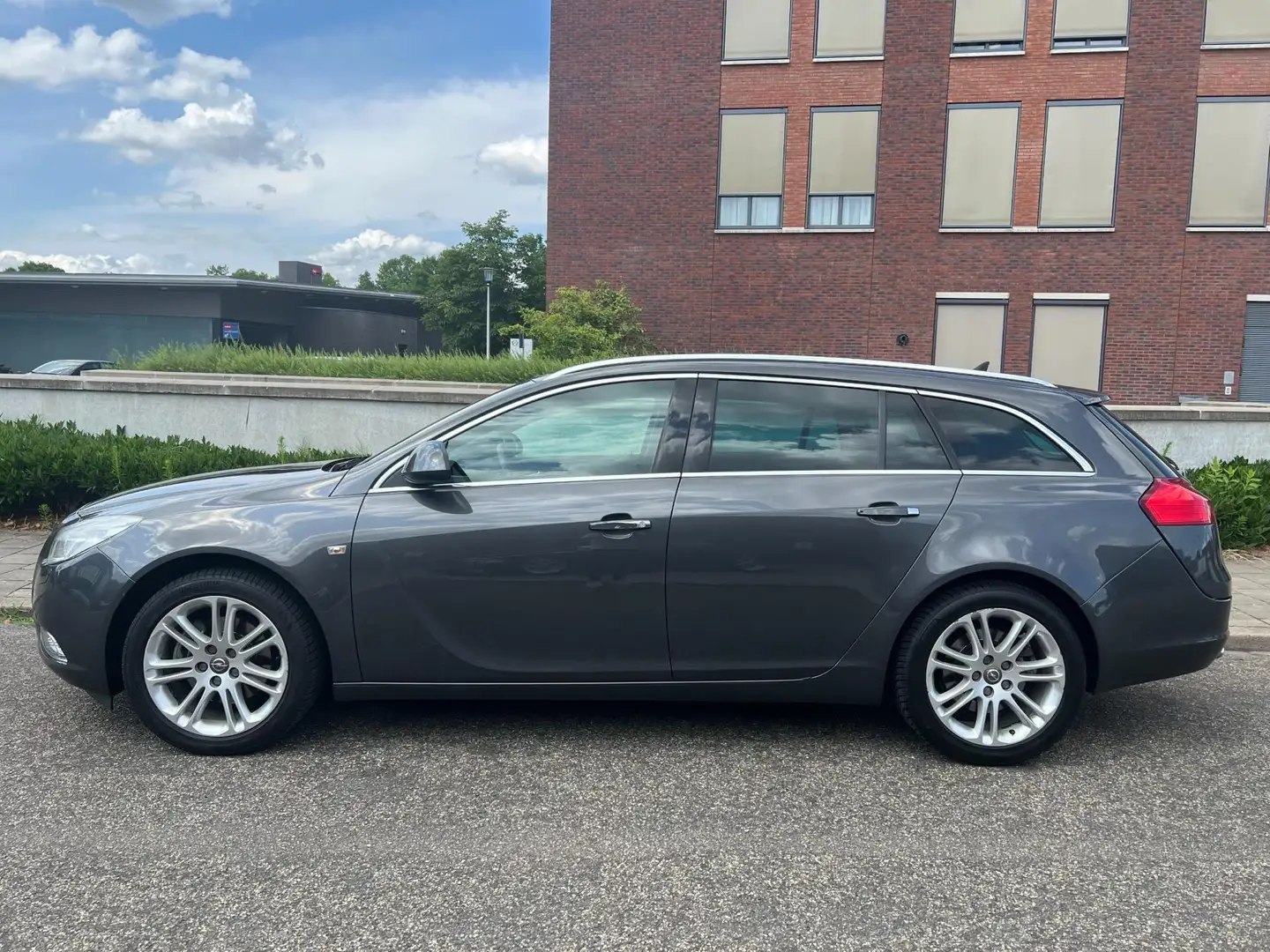 Opel Insignia Sports Tourer 1.6 T Cosmo /Airco/Cruise/PDC/NAVI/L siva - 2
