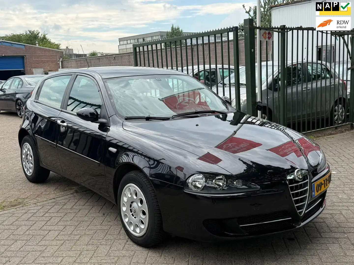 Alfa Romeo 147 1.6 T.Spark Business 1e eigenaar airco elektrische Schwarz - 1