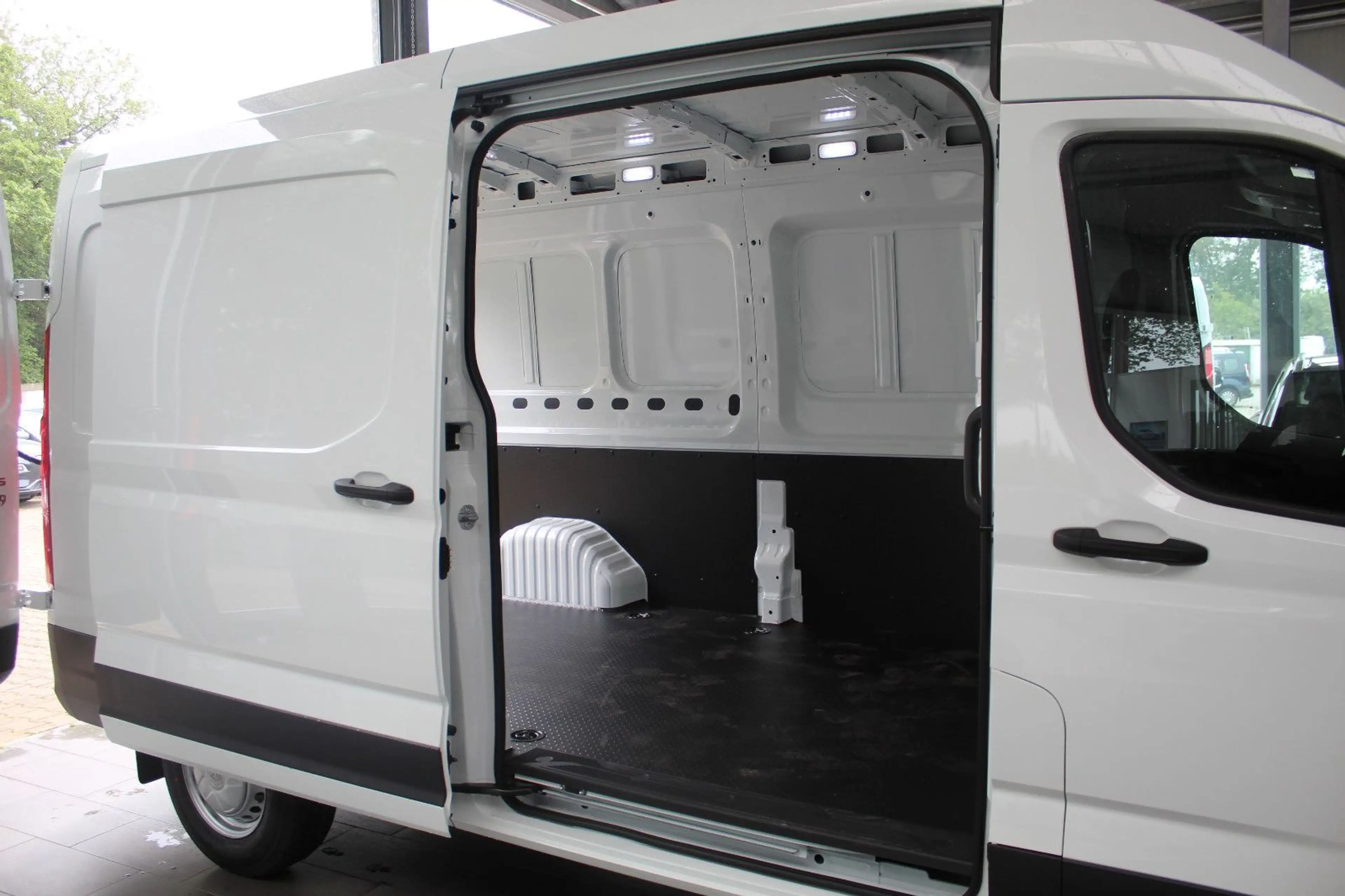 Maxus Deliver 9 2.0Diesel(Neues Modell,Rückfahrkamera) — photo 8