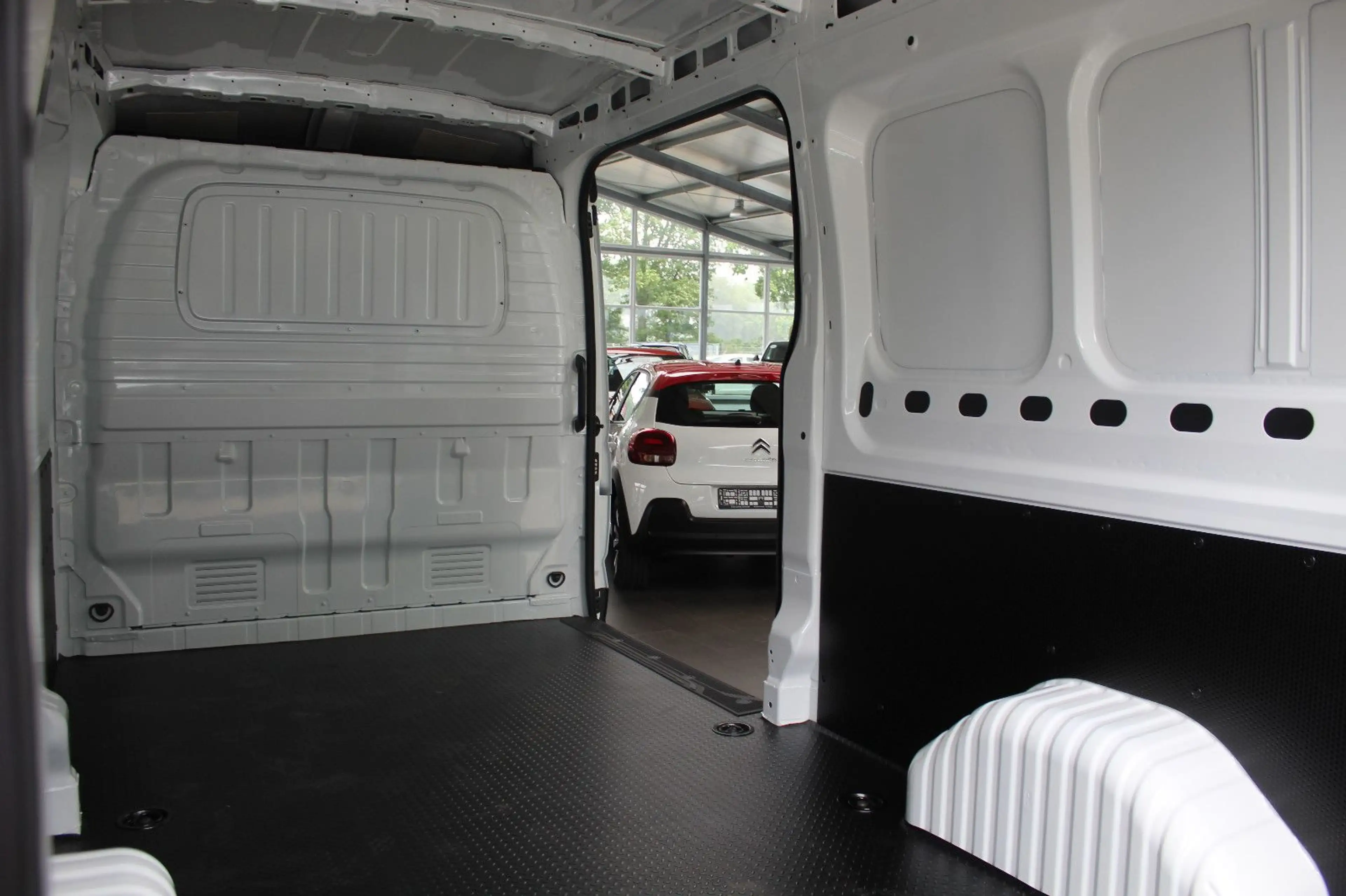 Maxus Deliver 9 2.0Diesel(Neues Modell,Rückfahrkamera) — photo 10