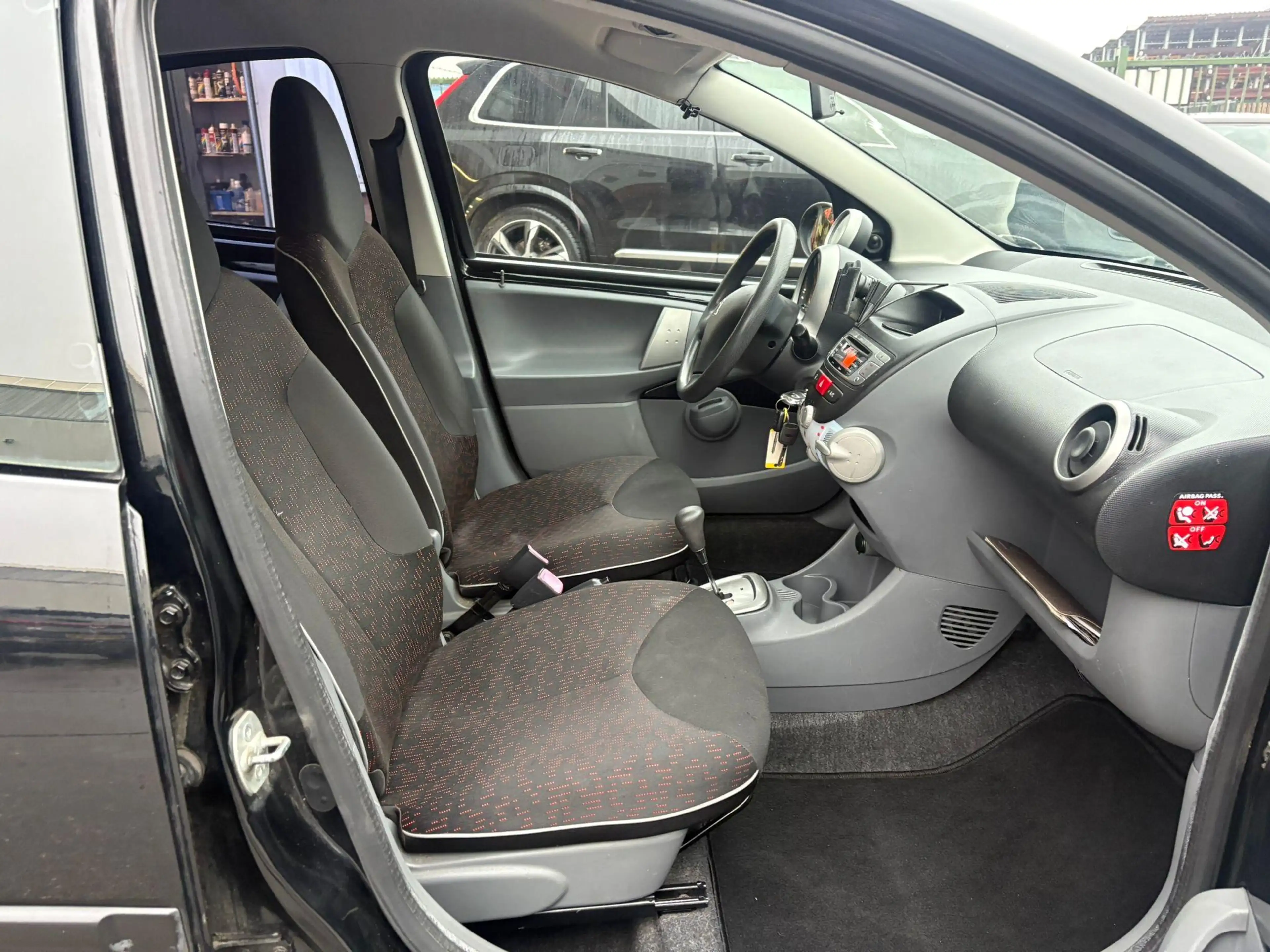 Peugeot 107 1.0-12V XS — photo 10