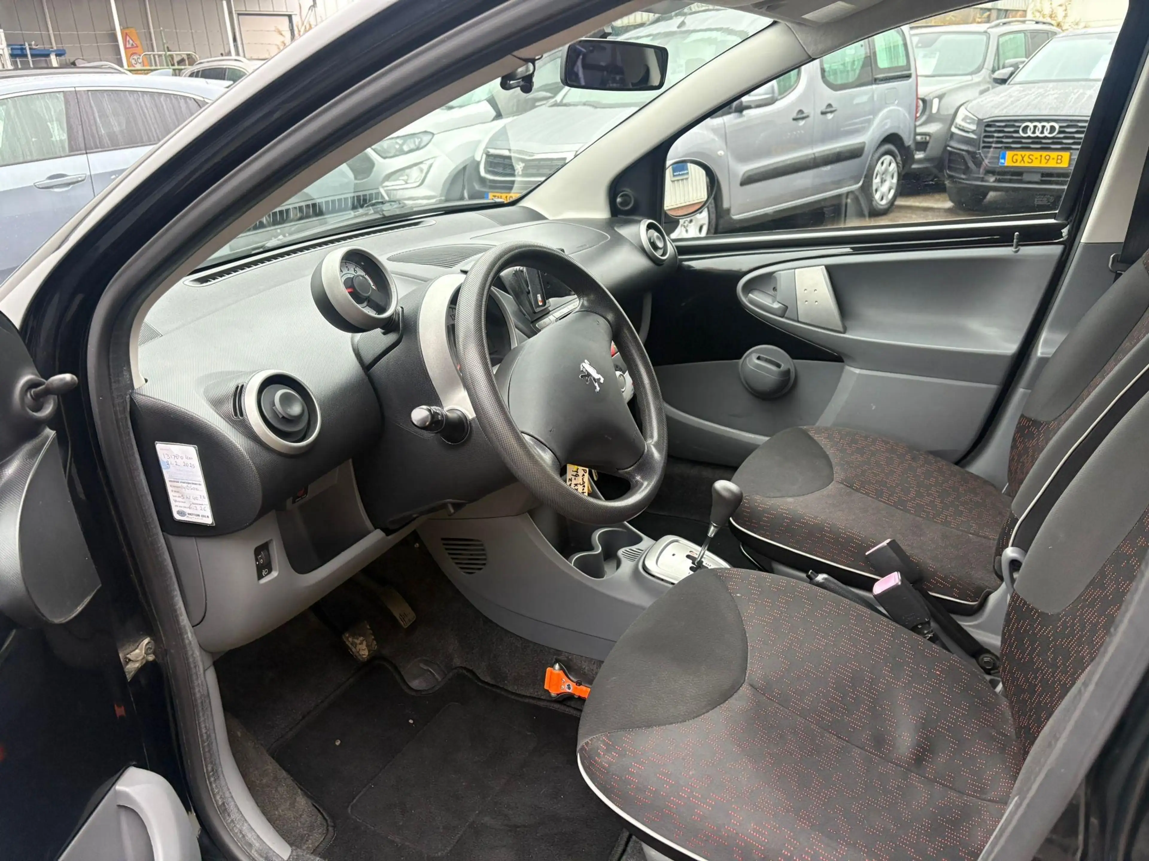 Peugeot 107 1.0-12V XS — photo 9