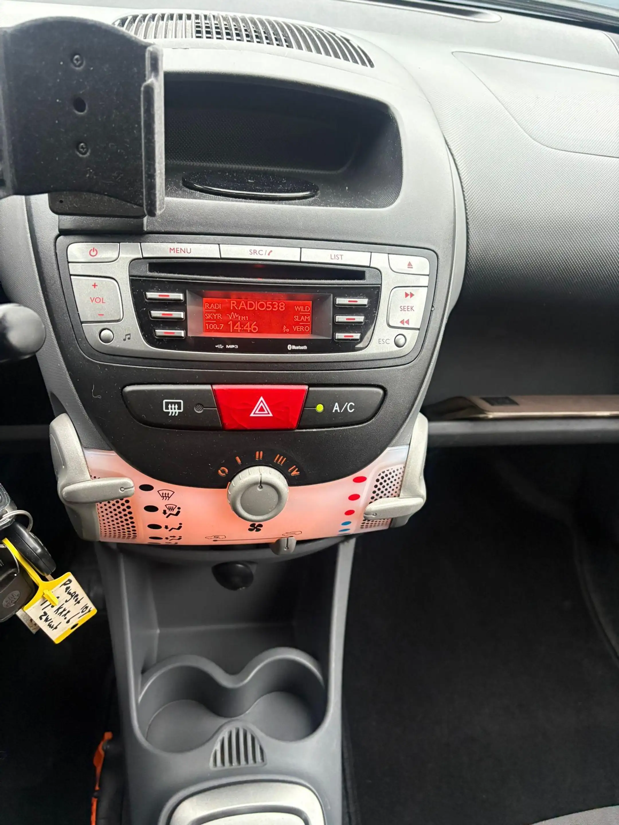 Peugeot 107 1.0-12V XS — photo 12