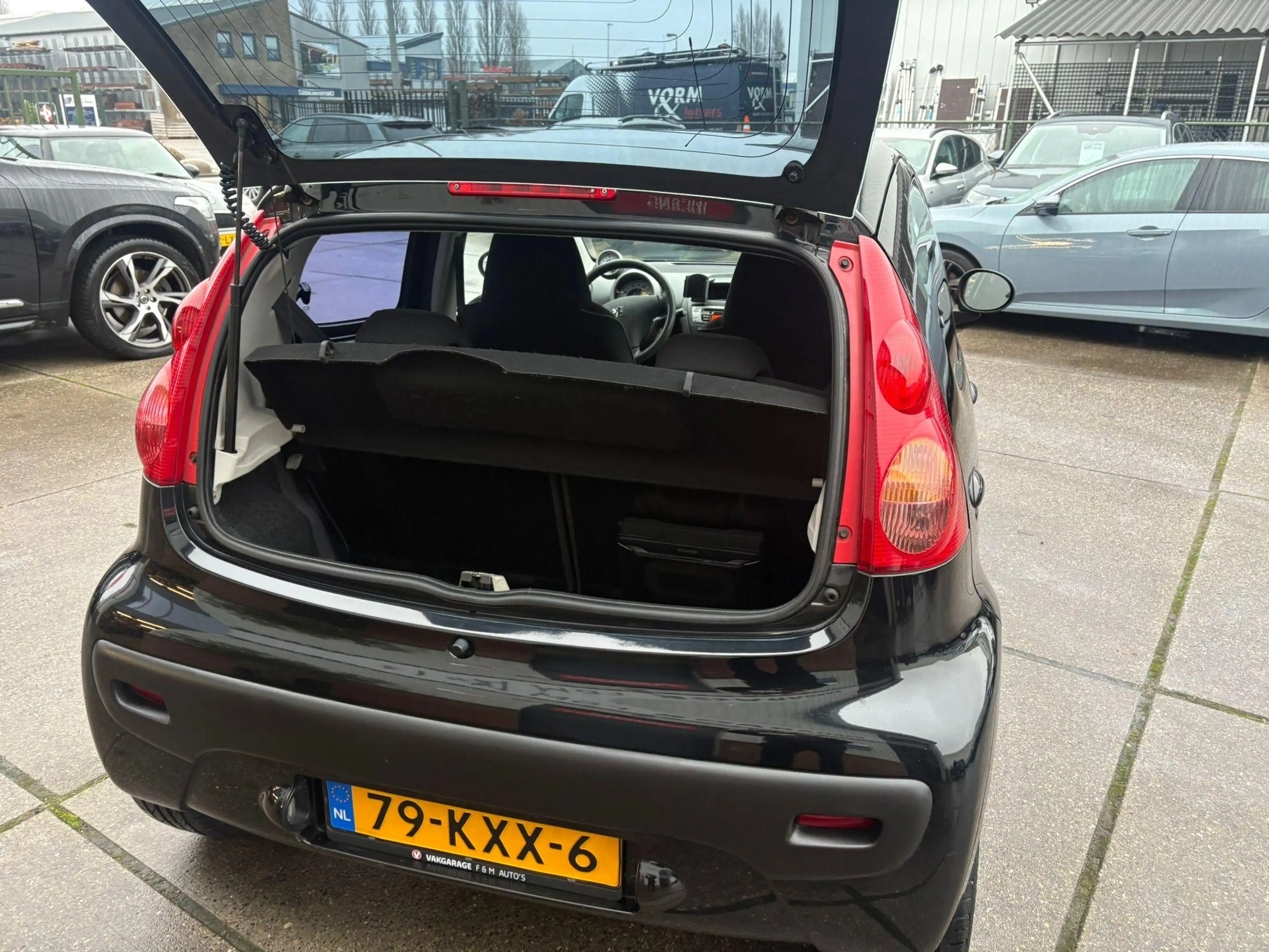 Peugeot 107 1.0-12V XS — photo 8