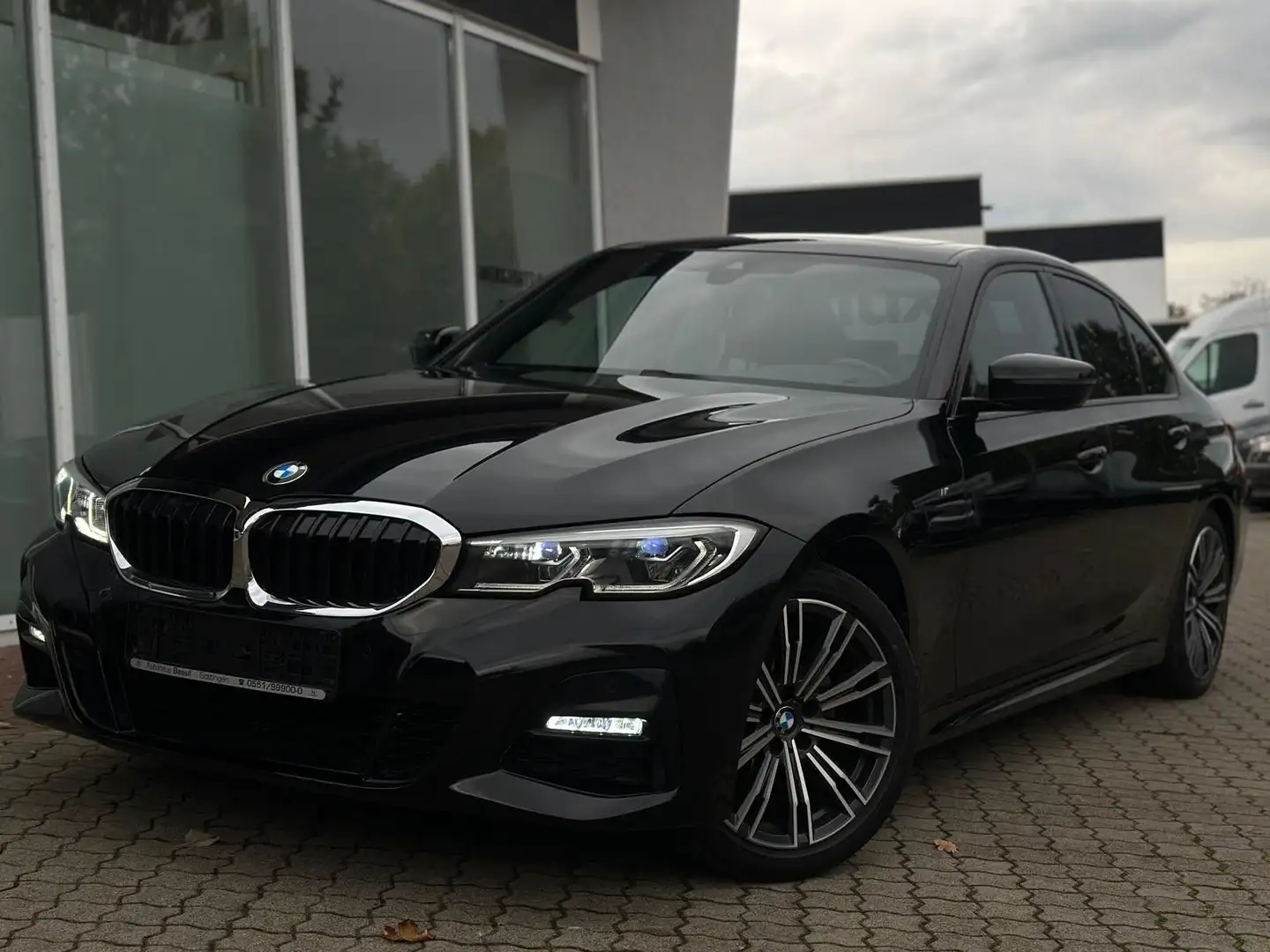 BMW 320 i M Sport Paket Noir - 2