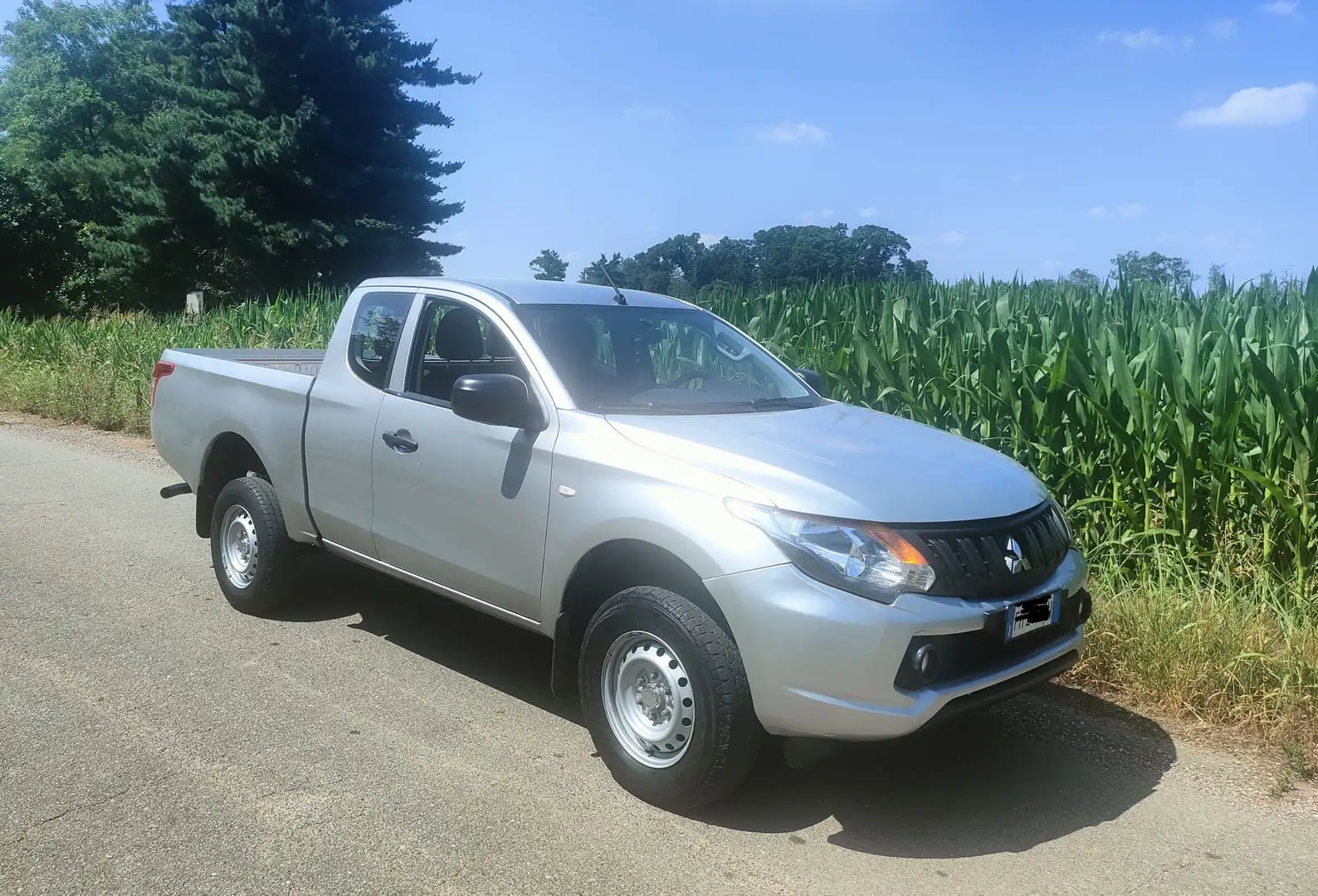 Mitsubishi L200 2.5DI-D Club Cab - 2
