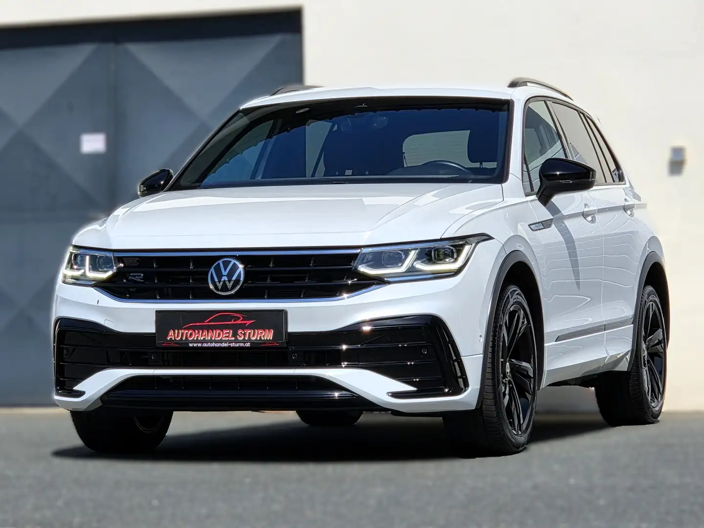 Volkswagen Tiguan 2,0TDI 4Motion RLine DSG*Black Style*IQ.L*DCC*AHK* Weiß - 2