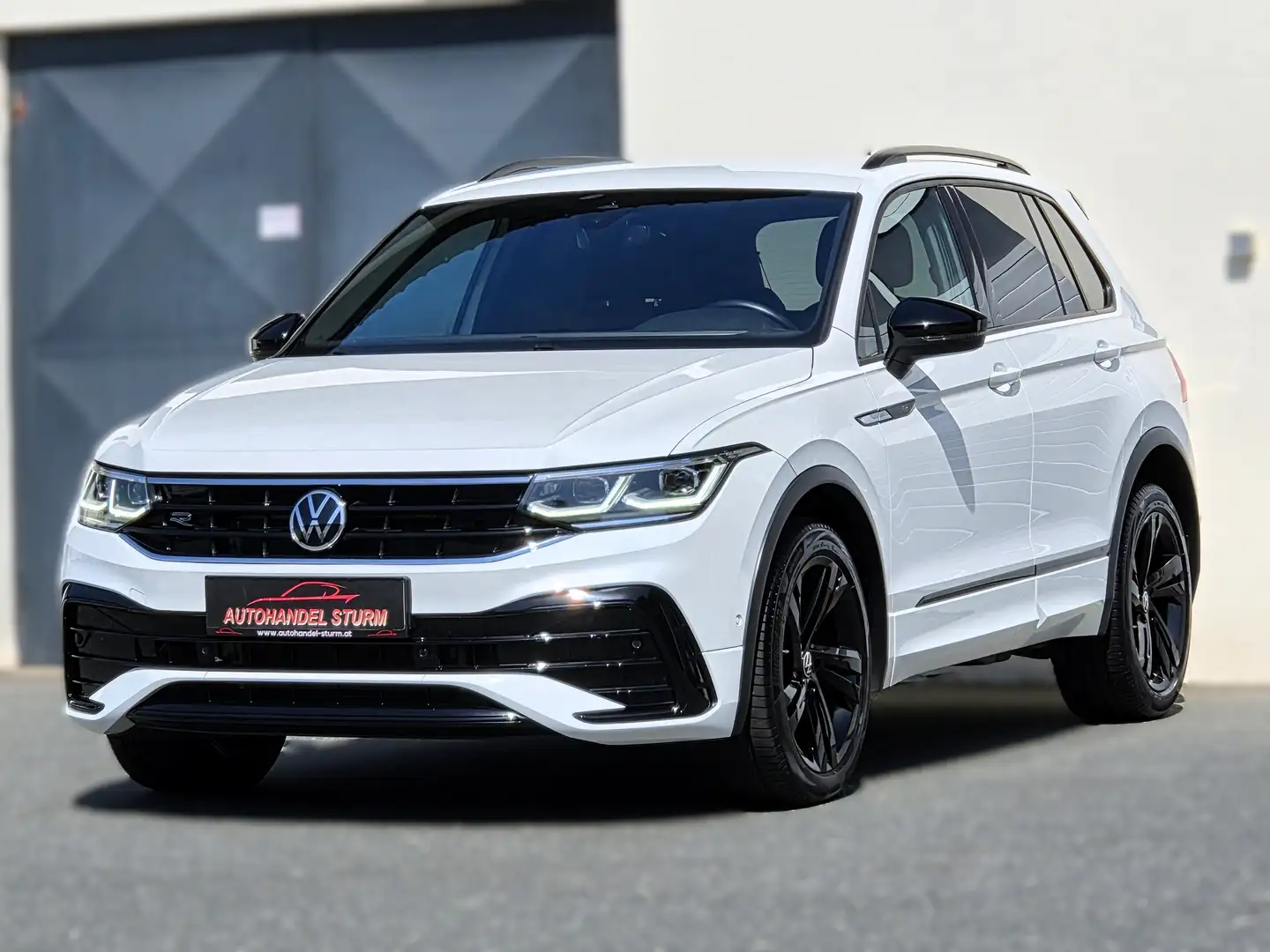 Volkswagen Tiguan 2,0TDI 4Motion RLine DSG*Black Style*IQ.L*DCC*AHK* Weiß - 1