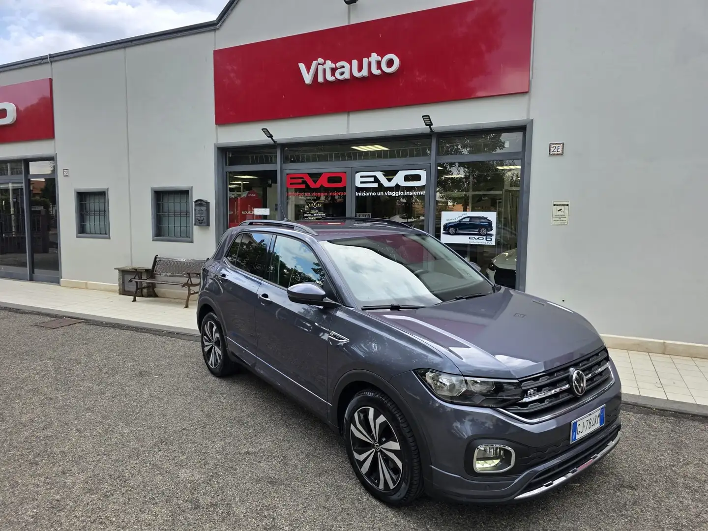 Volkswagen T-Cross T-Cross 2019 1.0 tsi R-Line 110cv dsg Grigio - 2