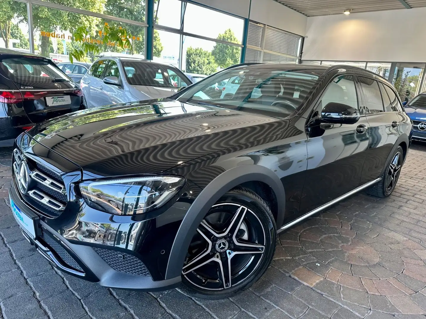 Mercedes-Benz E 220 T d 4Matic All-Terrain Avantgarde  2.Hand Schwarz - 2
