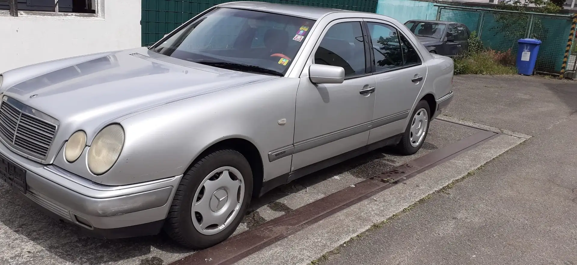 Mercedes-Benz E 230 E-Klasse Elegance Silber - 1