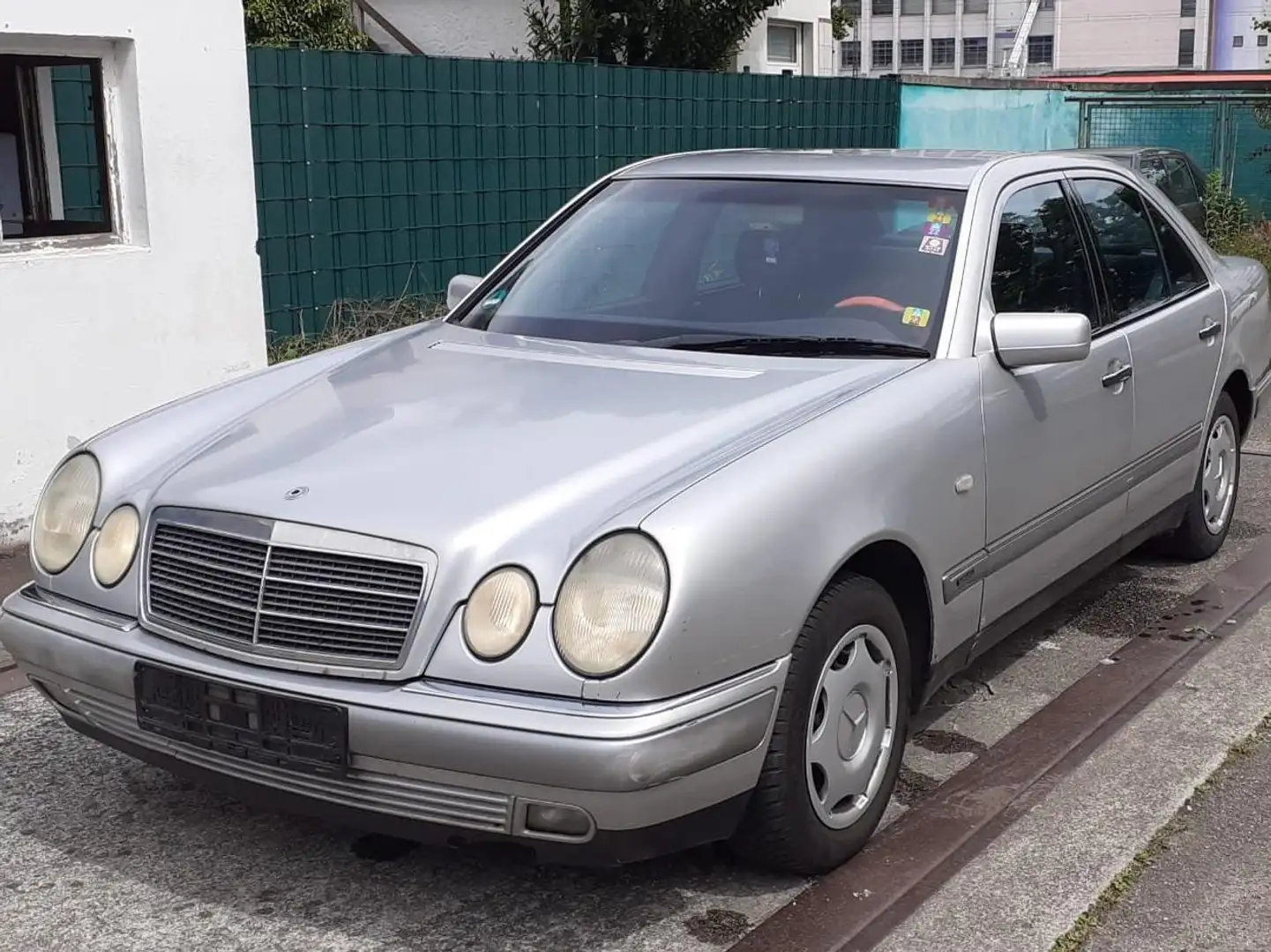 Mercedes-Benz E 230 E-Klasse Elegance Silber - 2