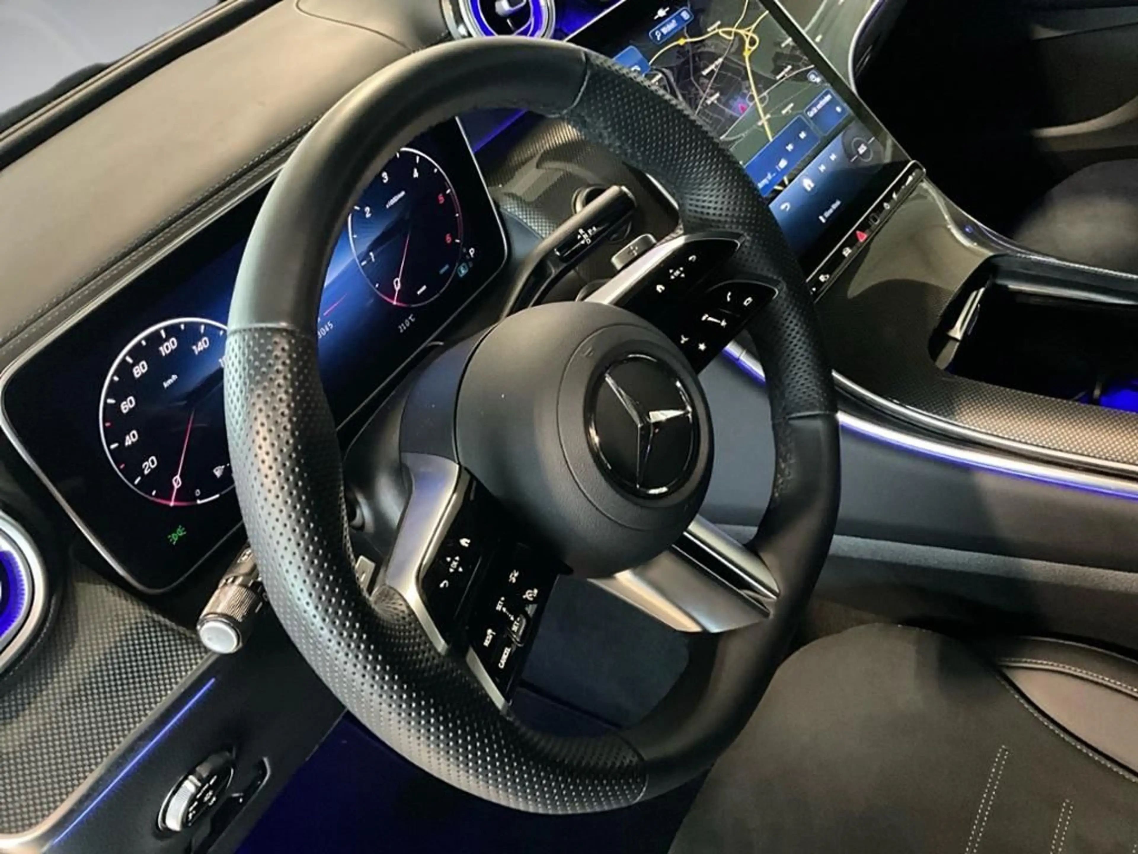 Mercedes-Benz GLC 300 d AMG 4MATIC 360 ACC AHK AUT Kam. KlimaA — photo 9