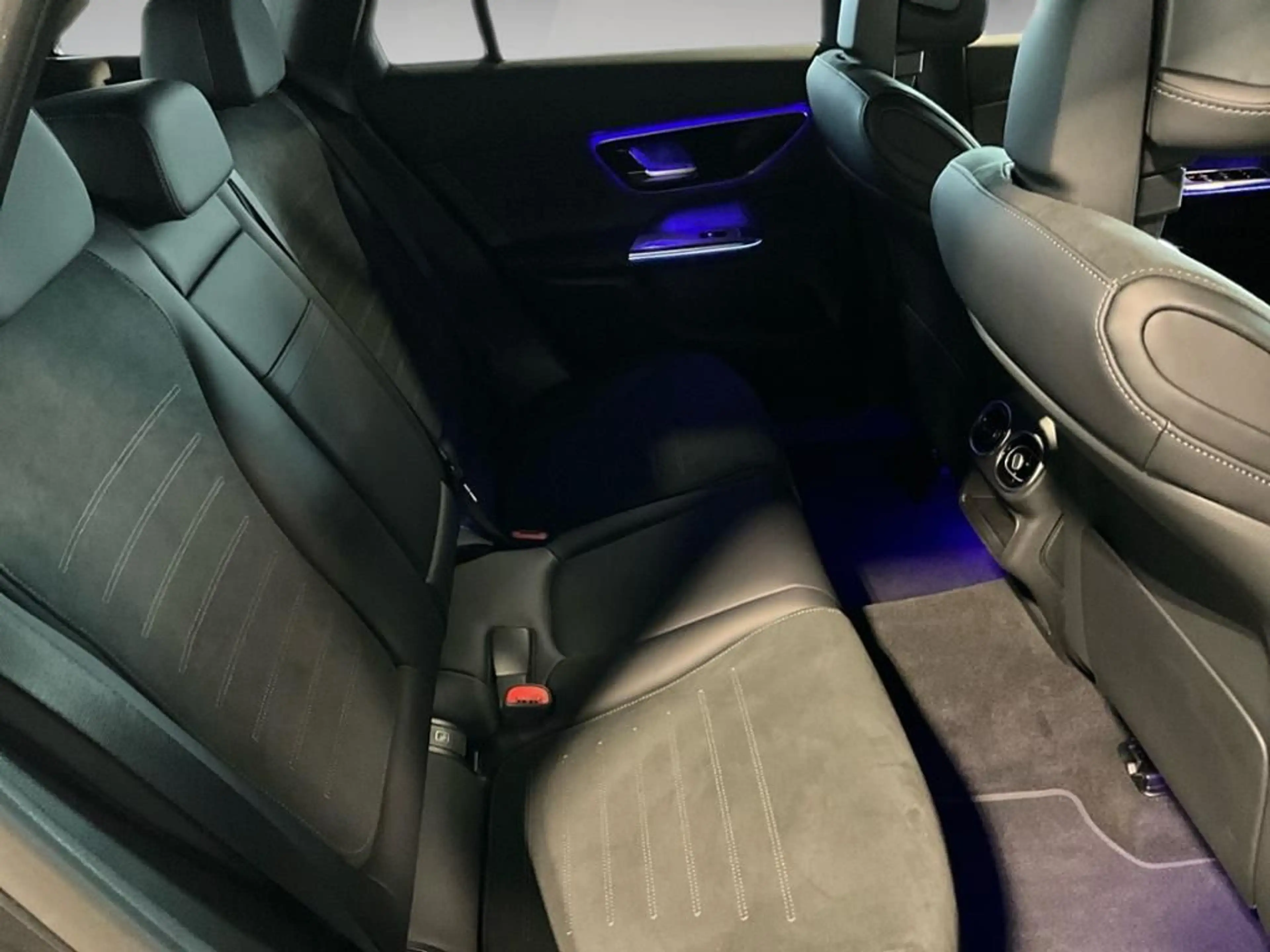 Mercedes-Benz GLC 300 d AMG 4MATIC 360 ACC AHK AUT Kam. KlimaA — photo 11
