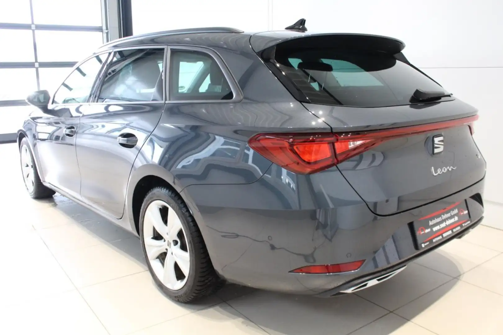 SEAT Leon Sportstourer FR 1.5 eTSI DSG 4JGAR/RKAM/PDC Klima Grau - 2