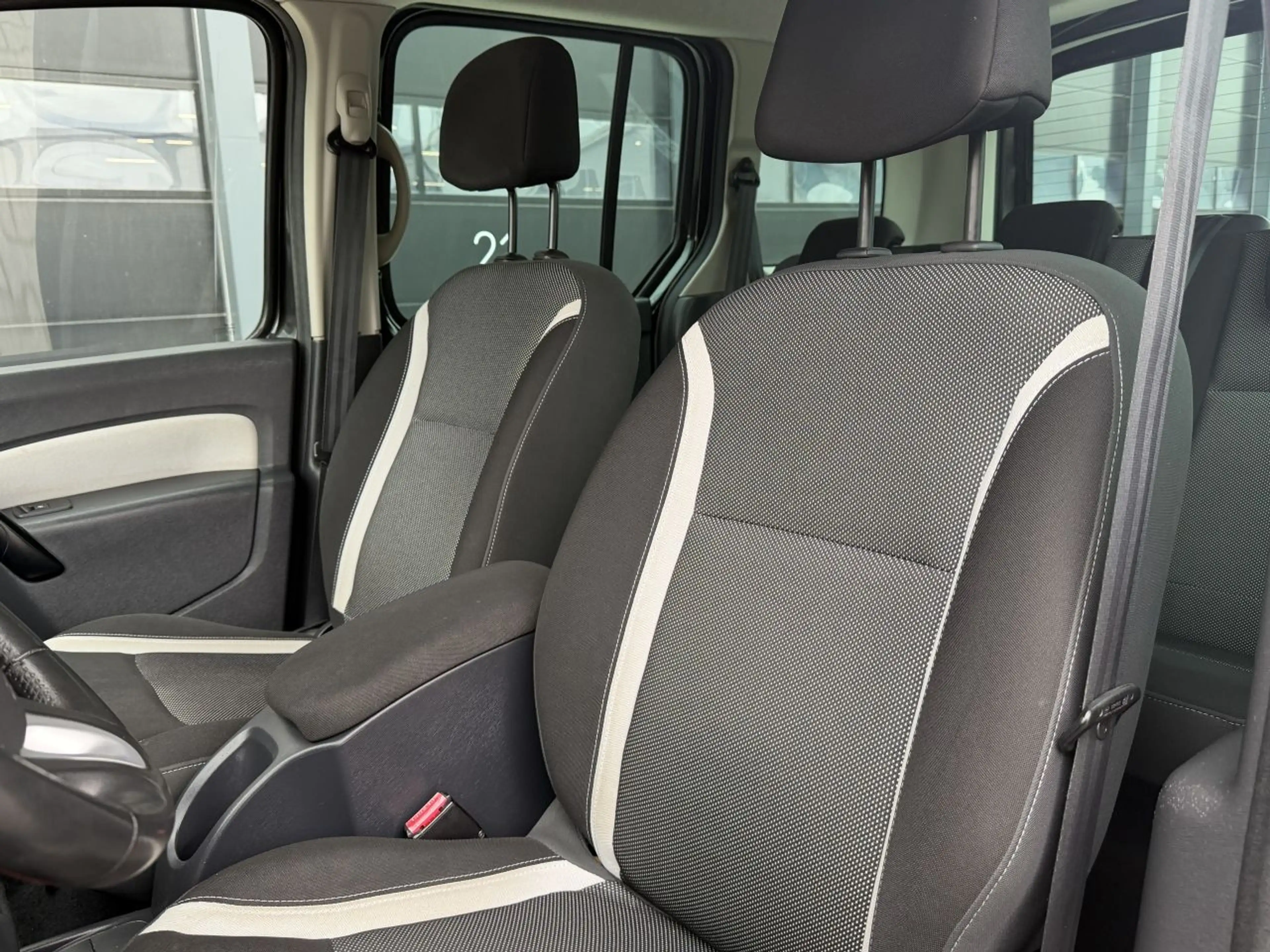 Renault Kangoo 1.5 dCi Limited Navi Clima PDC EURO-6 — photo 10