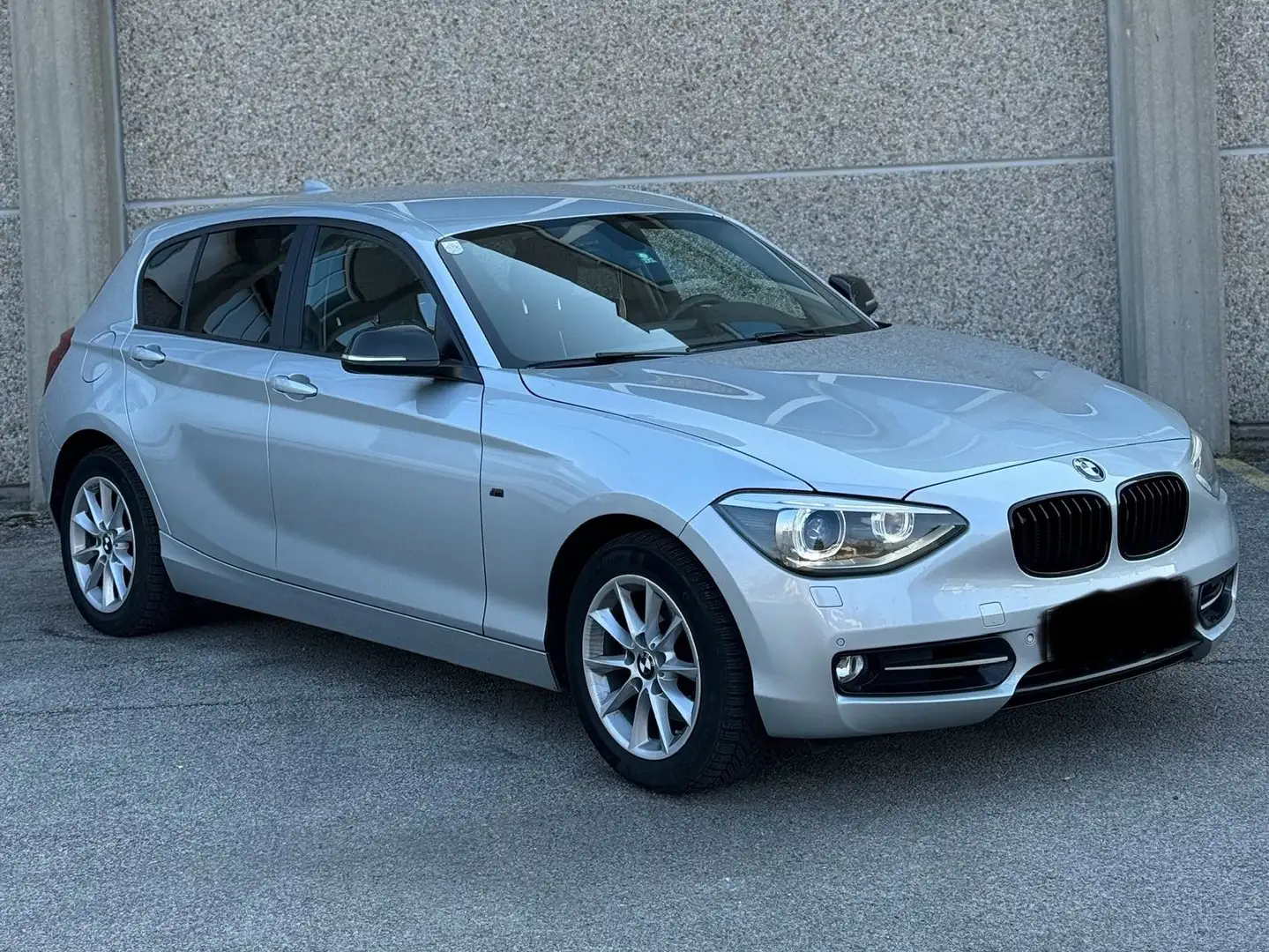 BMW 118 i Aut.*Sportpaket*Parksensor*Sitzheizung* Grau - 1
