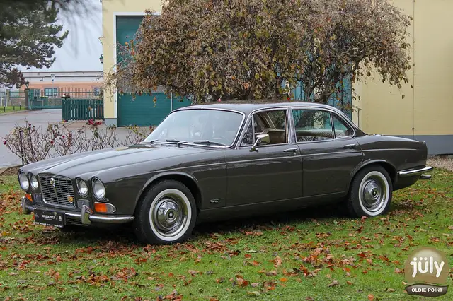 Jaguar XJ 6 4.2 S.I in besonderer Farbkombination