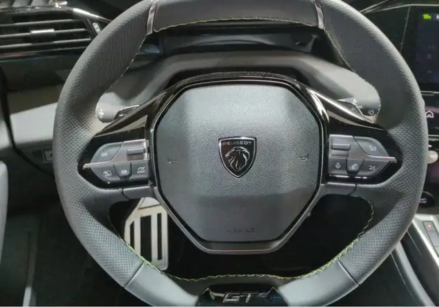Peugeot 308 view 4