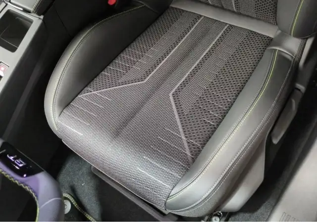 Peugeot 308 view 7