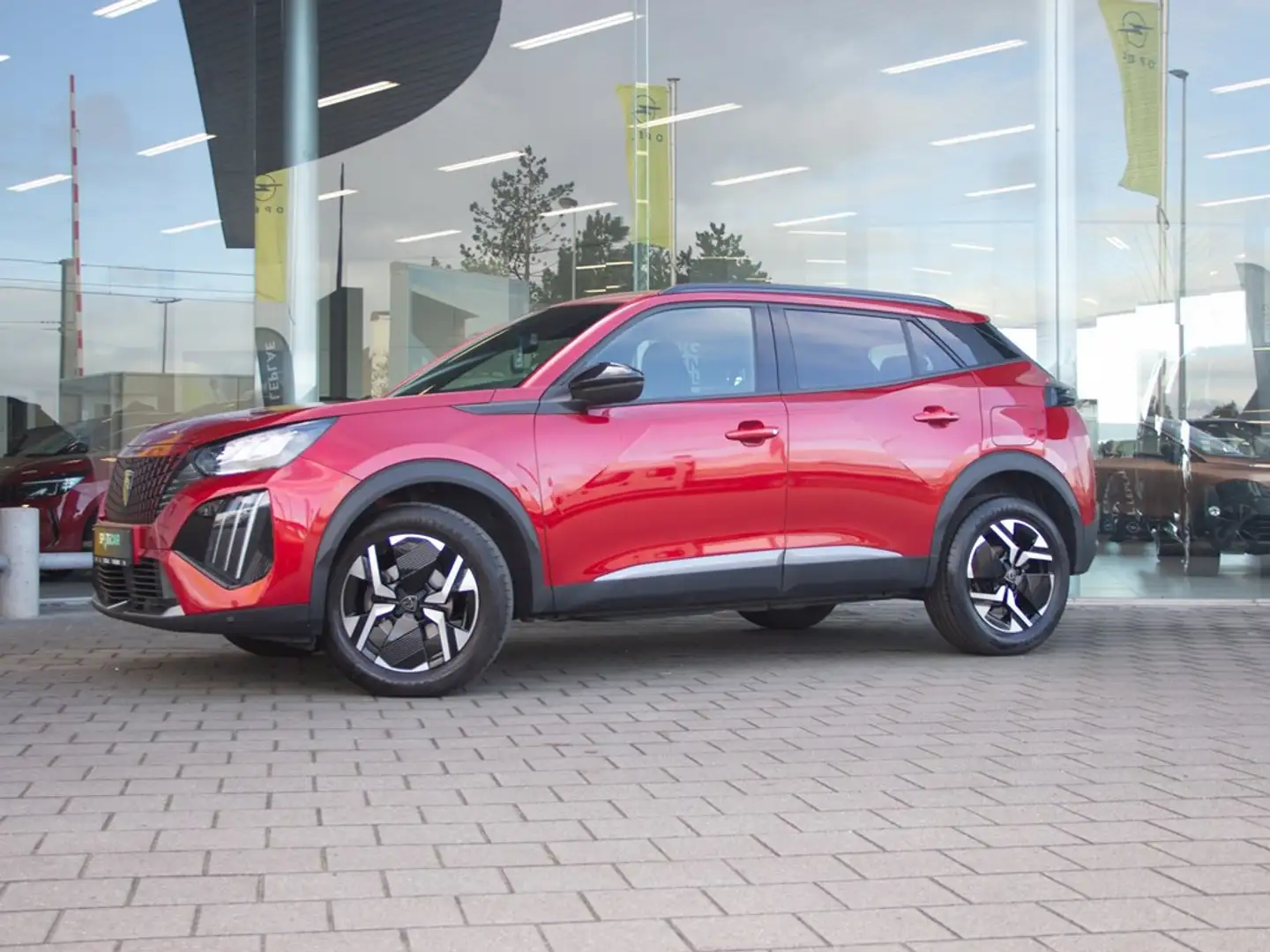 Peugeot 2008 ALLURE 1.2T MT6 100PK |GPS|CAMERA| Rood - 2