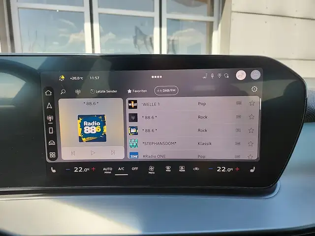 Audi Q3 view 15