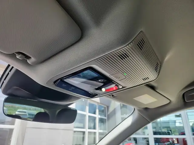 Audi Q3 view 9