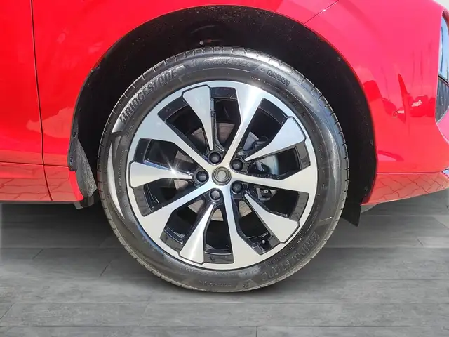 Audi Q3 view 7