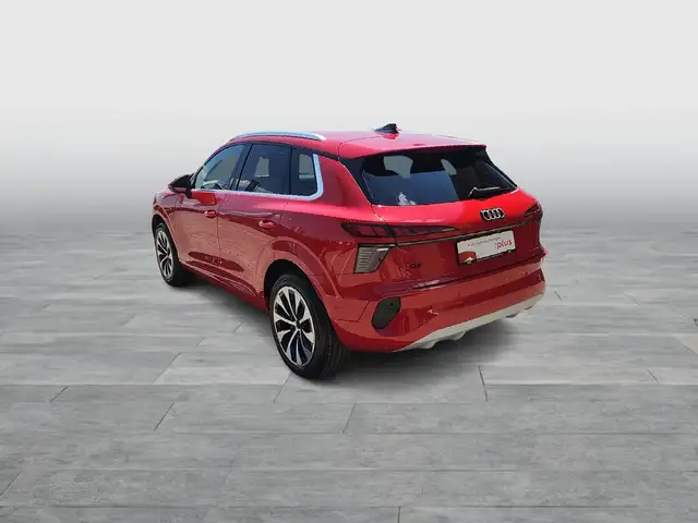 Audi Q3 view 4