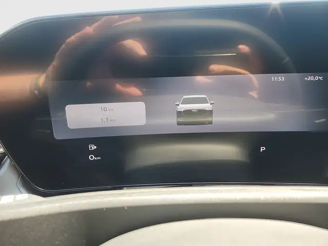 Audi Q3 view 11