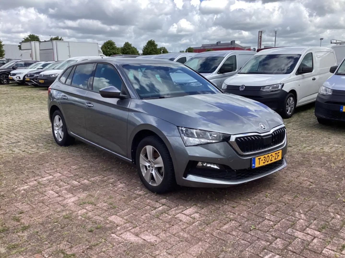 Skoda Scala 1.0 TSI 110 pk Sport Business 7-DSG | Apple Carpla Grijs - 2