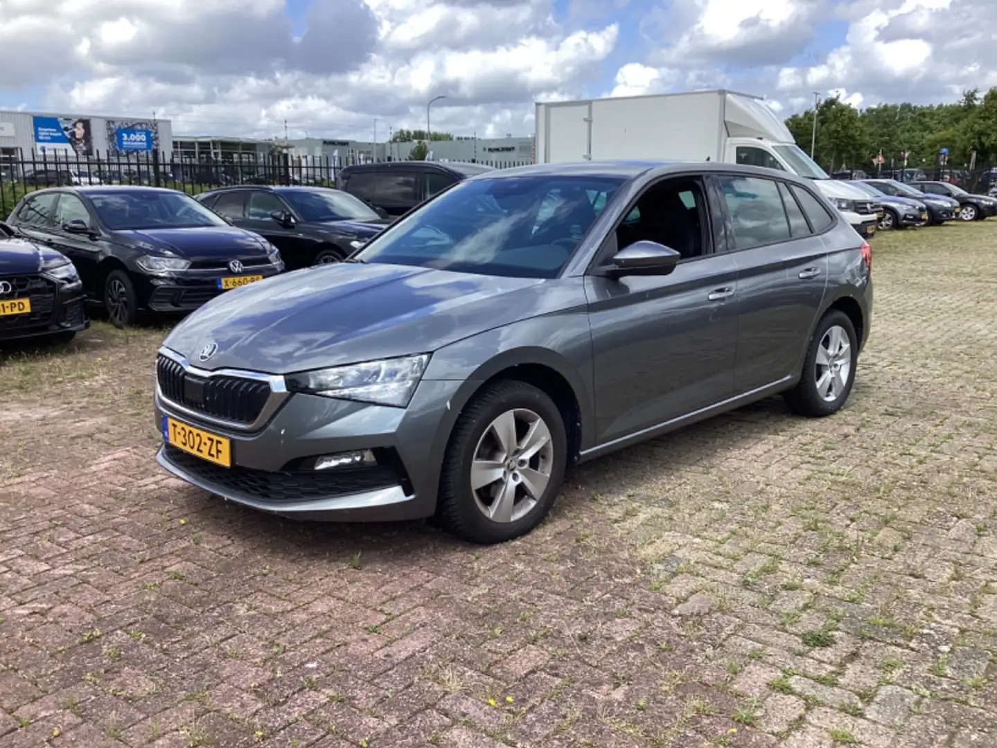 Skoda Scala 1.0 TSI 110 pk Sport Business 7-DSG | Apple Carpla Grijs - 1