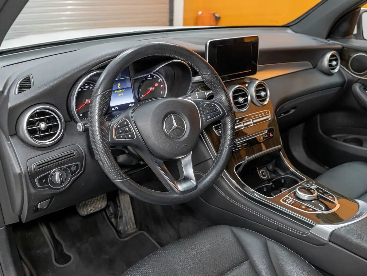 Mercedes-Benz GLC снимка Mercedes-Benz GLC