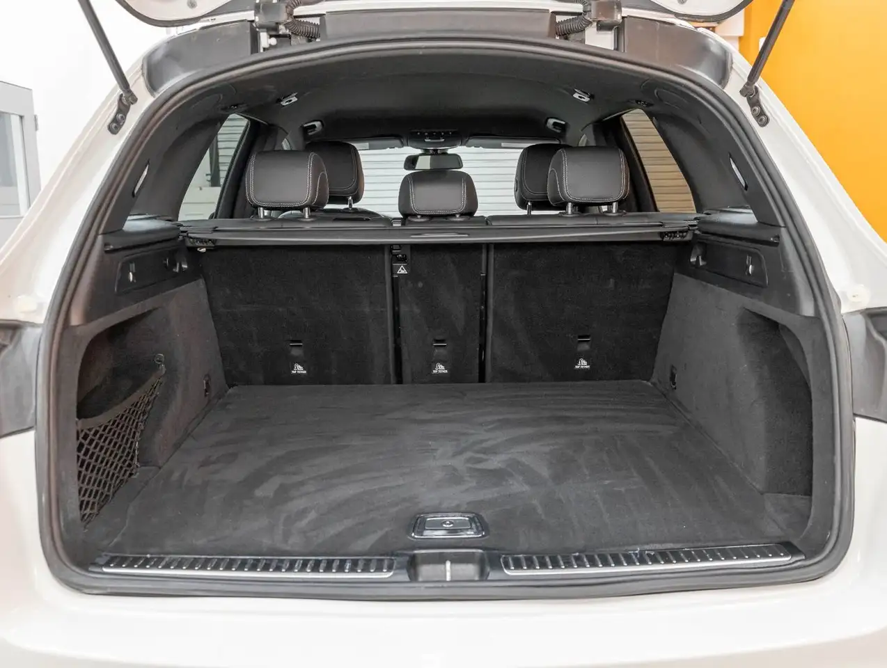 Mercedes-Benz GLC снимка Mercedes-Benz GLC