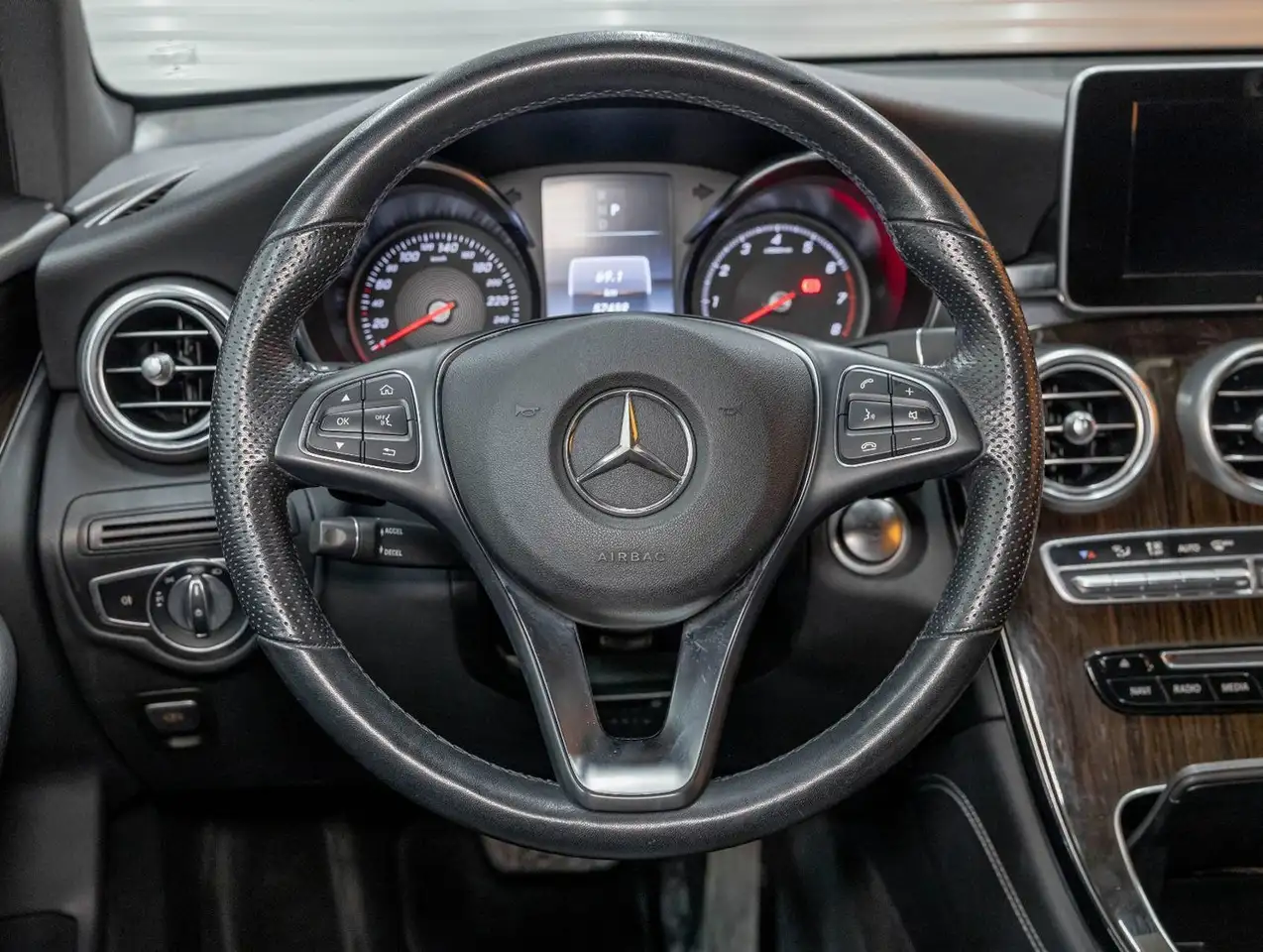 Mercedes-Benz GLC снимка Mercedes-Benz GLC