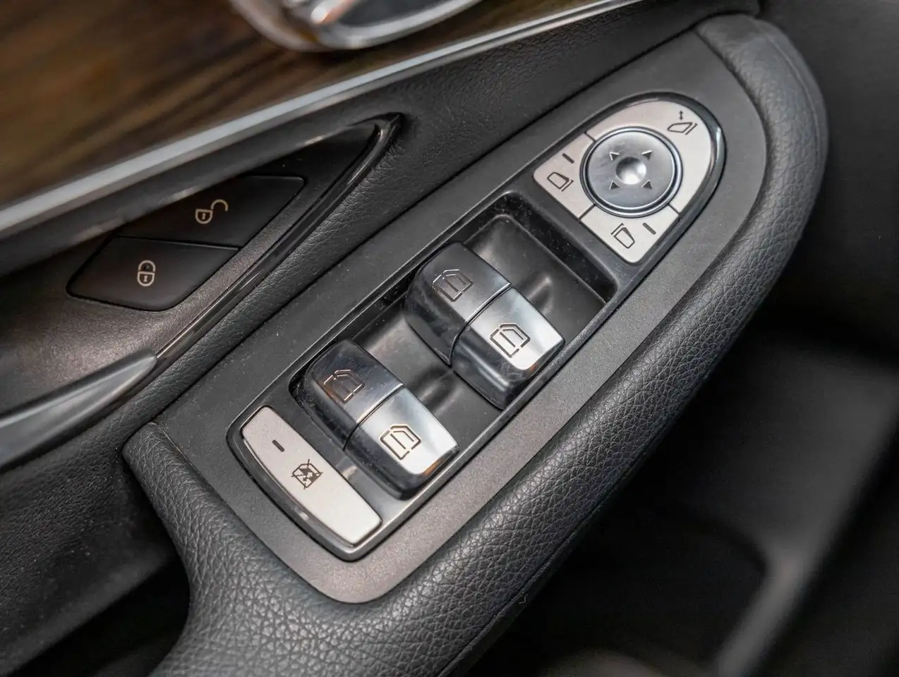 Mercedes-Benz GLC снимка Mercedes-Benz GLC