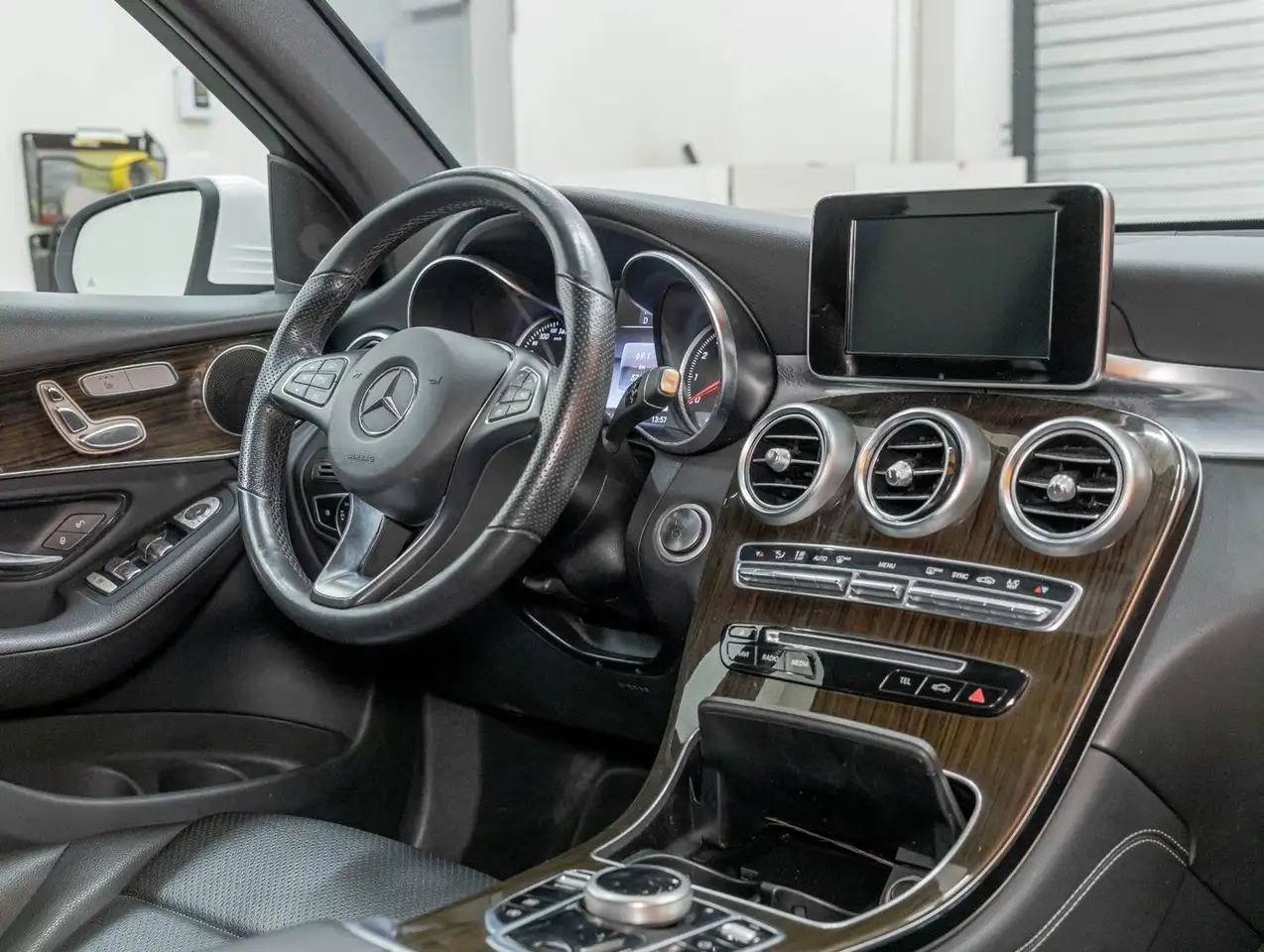 Mercedes-Benz GLC снимка Mercedes-Benz GLC