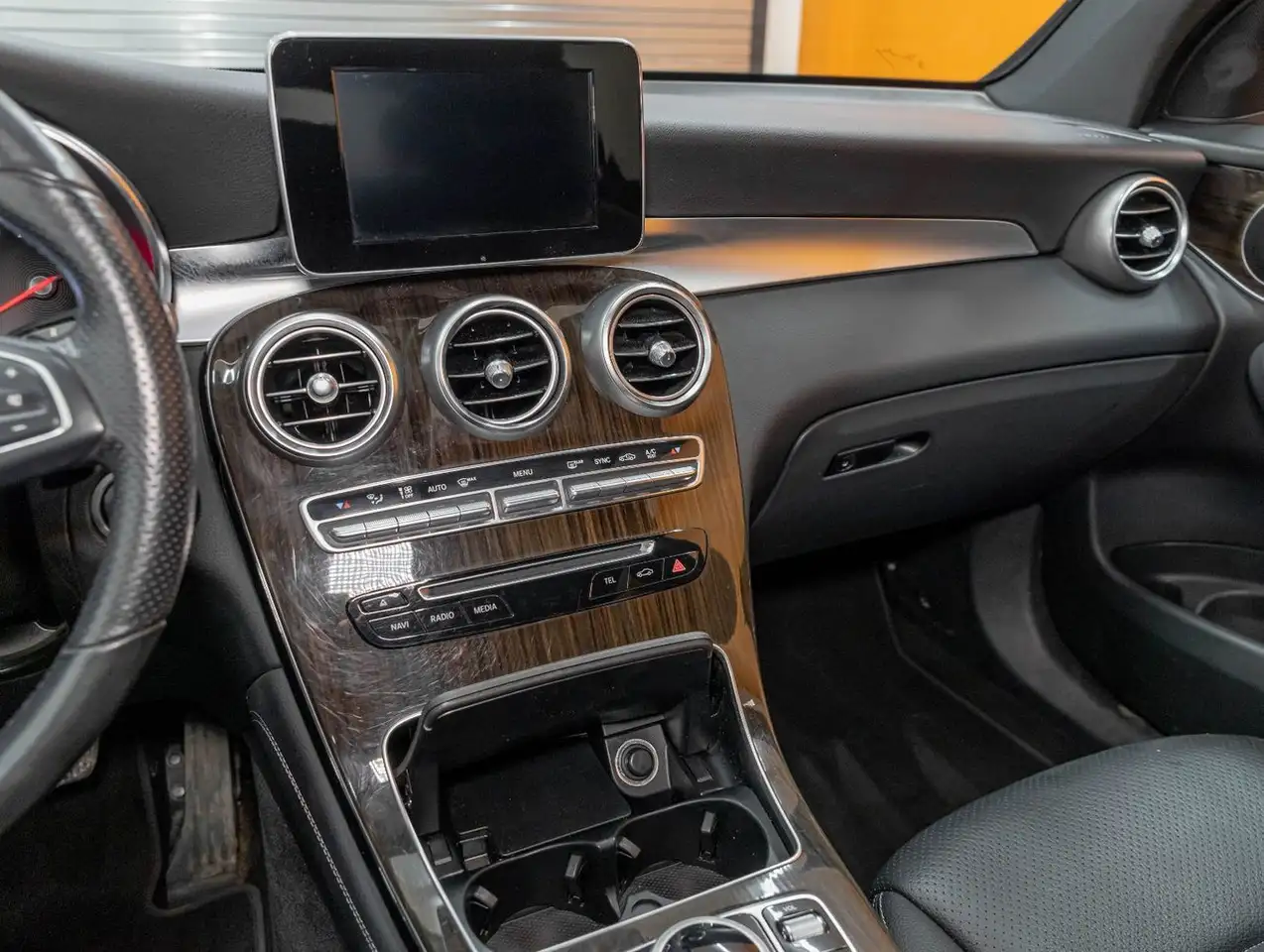 Mercedes-Benz GLC снимка Mercedes-Benz GLC