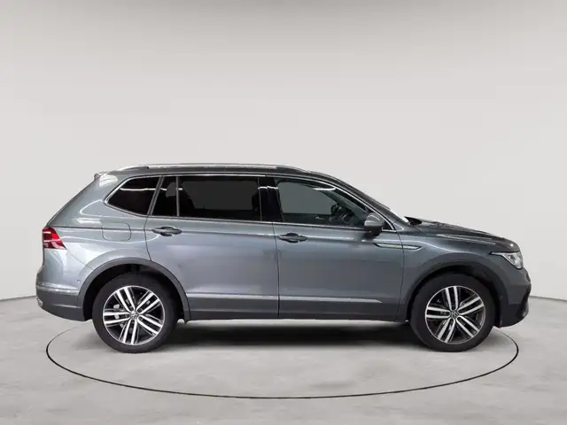 Volkswagen Tiguan view 3